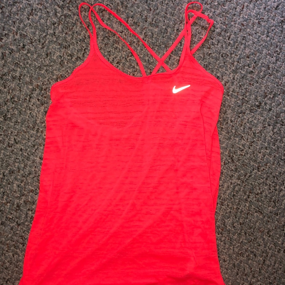 BRAND NEW STRAPPY NIKE WORKOUT TANK
